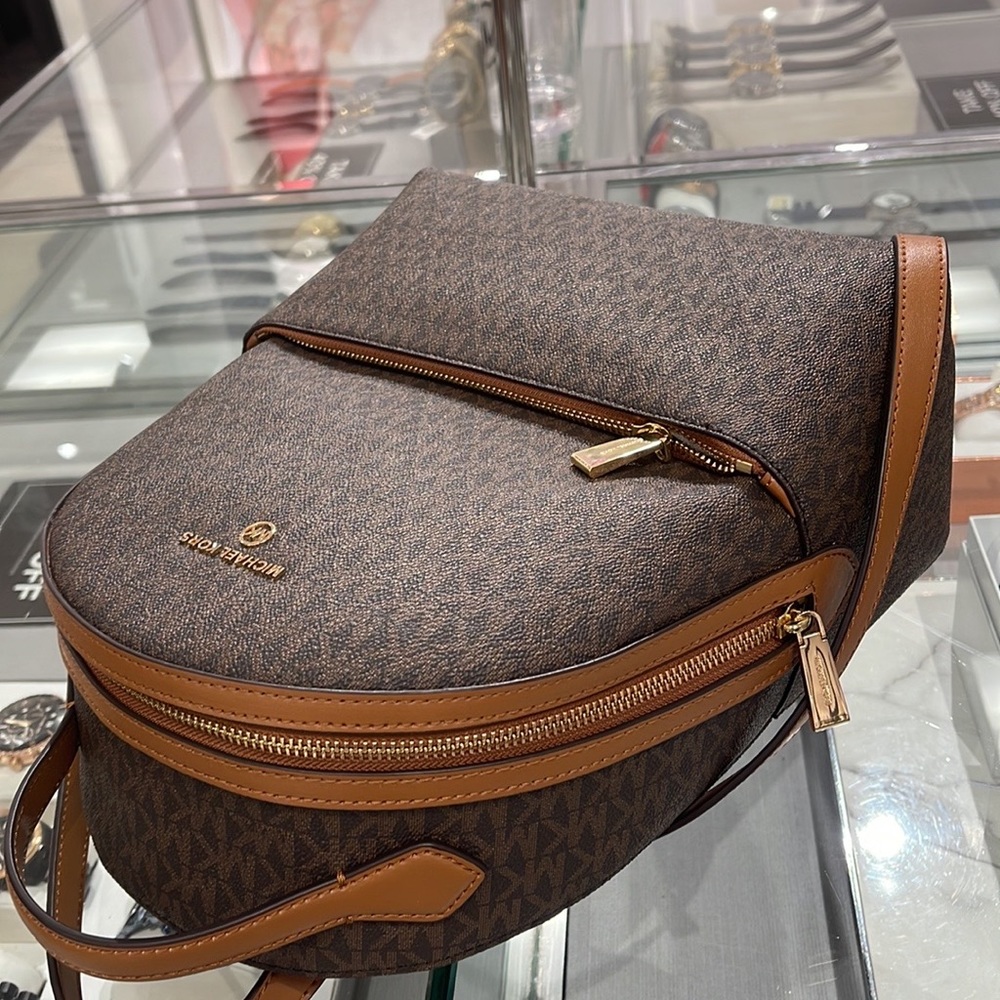 Michael Kors Womens Valerie Medium Logo Backpack 30F2G9VB2B Brown
NWT - Picture 10 of 16